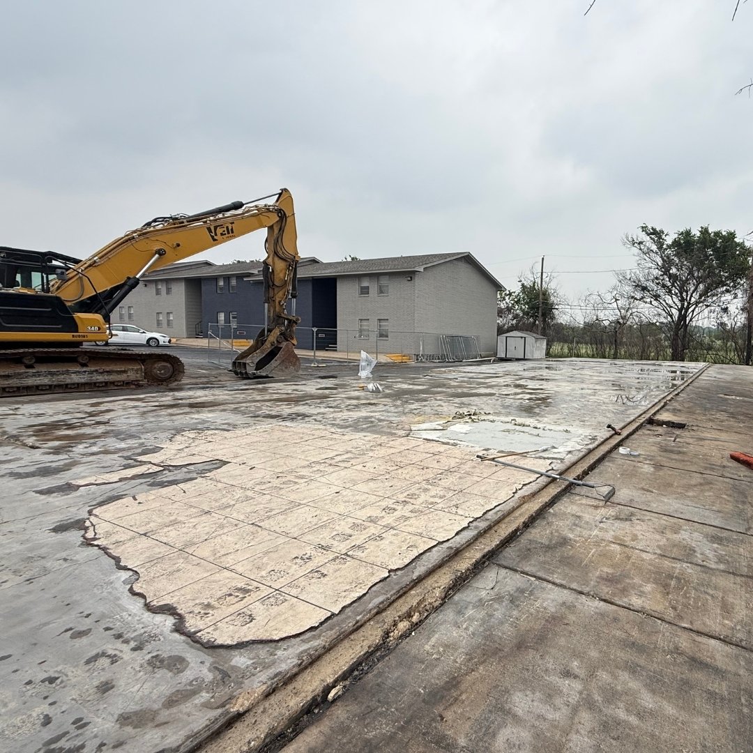 Image of results after demolition services provided by CRC for large apartment fire in TX