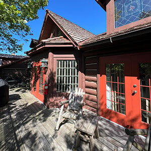 Outside view of log cabin 