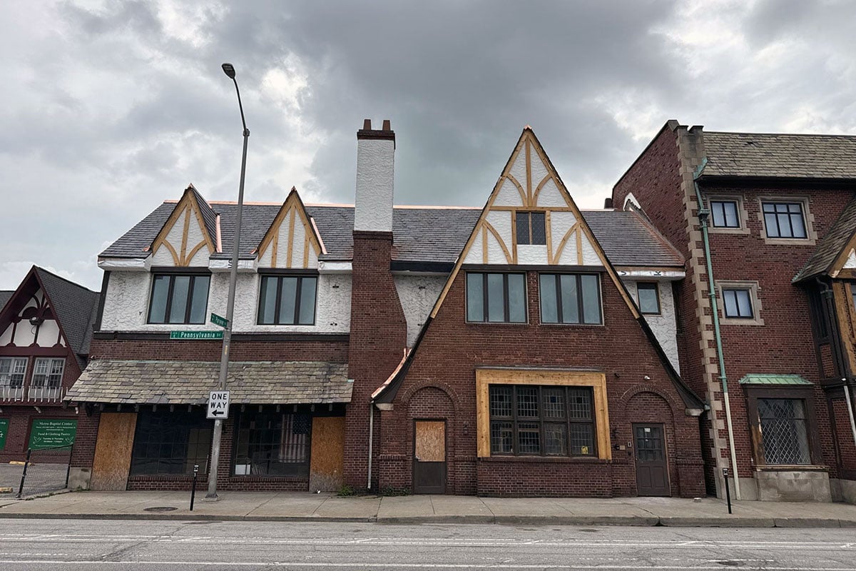 Exterior-of-Manchester-Apts