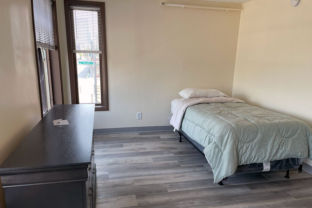 Finished-bedroom-in-Manchester-Apts